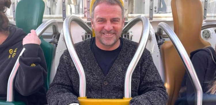 中国体育赛事-短暂的闲暇时光，弗里克到巴塞罗那第比达博山玩跳楼机